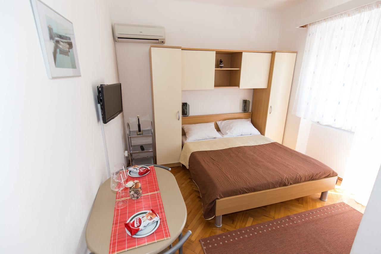 Apartment Davorka Божава Экстерьер фото